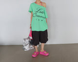 Eye lettering off-shoulder boxy short-sleeved T-shirt