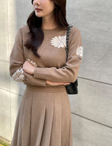 Elu Boucle Flower Lettering Embroidery Knit