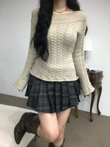 オフショルダーケーブルセーター