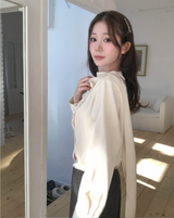 グラッドオイルサテンタイブラウス