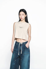 25SS ベーシックロゴウーマンクロップスリーブレス ダークベージュ