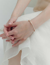 26SS★ [Premium Plating] Essence AB Twist Pave Bangle