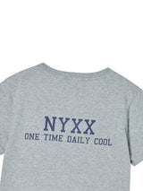 NYX フラッグアップリケTシャツ グレー