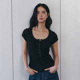 C SCOOP NECK BUTTON FRONT T-SHIRT_BLACK