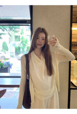 Flower brooch striped long-sleeved knit shirt