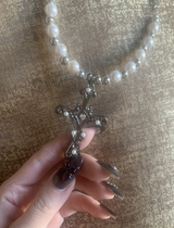 [only suzen] rofia Cross White Pearl Necklace