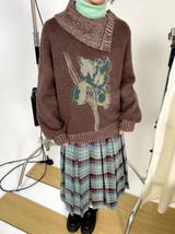リラックスドフィットクルーネックニッティドセーターウィズラペルプリント
