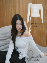 off-shoulder lace strap long-sleeve t-shirt