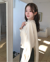 グラッドオイルサテンタイブラウス