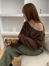 [MADE] Stern hip-to-way off-shoulder sweatshirt