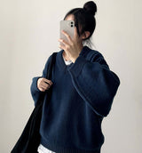 Disco Pop Duc Thick Sleeve Punching V-Neck Knit