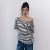 CサイドシャーリングオフショルダーTシャツ - ブラック
