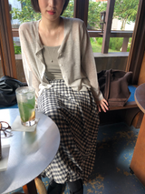 Flow check skirt