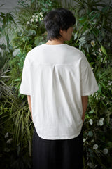 エッセンシャル プリーツ Uネック 1/2 Tシャツ (Off-White)