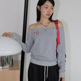 Linbu 87 Patch Off-Shoulder Sweatshirt