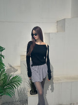 Uncut strap ribbed long-sleeved top