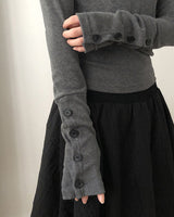 Juen ショルダーカットアウトボタンロングスリーブトップ