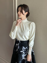 Genuine Pearl Slit Frill Turtleneck Knit