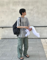 スクエアフレームレタリング半袖Tシャツ