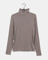 Soku Basic Layered Long-Sleeved Turtleneck T-Shirt