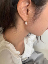 Mini pearl drop earrings