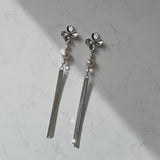 ロングドロップシルバーフラワーピアス
