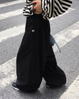 One-pin tuck strap balloon cotton pants