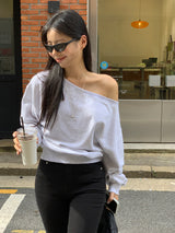 [MADE] Stern hip-to-way off-shoulder sweatshirt