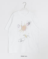 クオン プリント ルーズフィット ショートスリーブ Tシャツ
