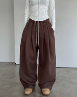 Plain two-pin tuck balloon training pants