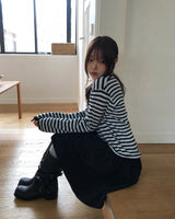 ソイボーダーVネックニット