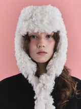 KNOT EARFLAP HAT IN FURRY CREAM
