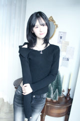 Soft Off-Shoulder Knitwear (2color)