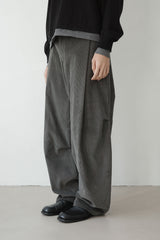 volume curved corduroy pants
