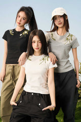 フローラルエンブロイダードスリムTシャツ