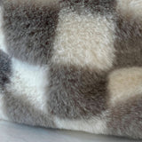 クラムラウンドポーチ_Fur Gray Checkerboard