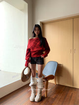 Red gradation off-balance shoulder knitwear