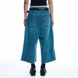 カットオフカプリデニムパンツ- MEDIUM BLUE