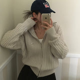 [BELLIDE MADE] Cable knit zip-up with pendant