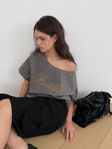 [ORIGINAL] ウィット レタリング ピグメント オフショルダーTシャツ