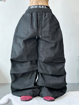ステッチングポイントパラシュートデニムパンツ🖤