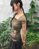 Nique Vネックフラワー刺繍半袖Tシャツ