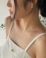 Sunday pearl earring (silver)