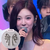 メタリックリキッドリボンピアス - シルバー