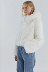 COMELY soft fur crop hoodie jacket [ivory]