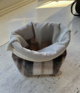classic pouch_brown check