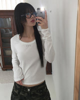 Cooit Stud U-neck Long-sleeved T-shirt