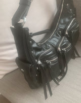セランダーポケットタッセルショルダーバッグ (black)