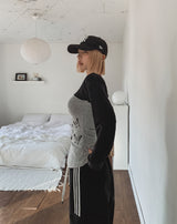 バターフルレタリングアンバランスオフショルダー長袖Tシャツ