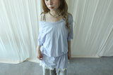 MELT BUTTON OFF-SHOULDER T-SHIRT